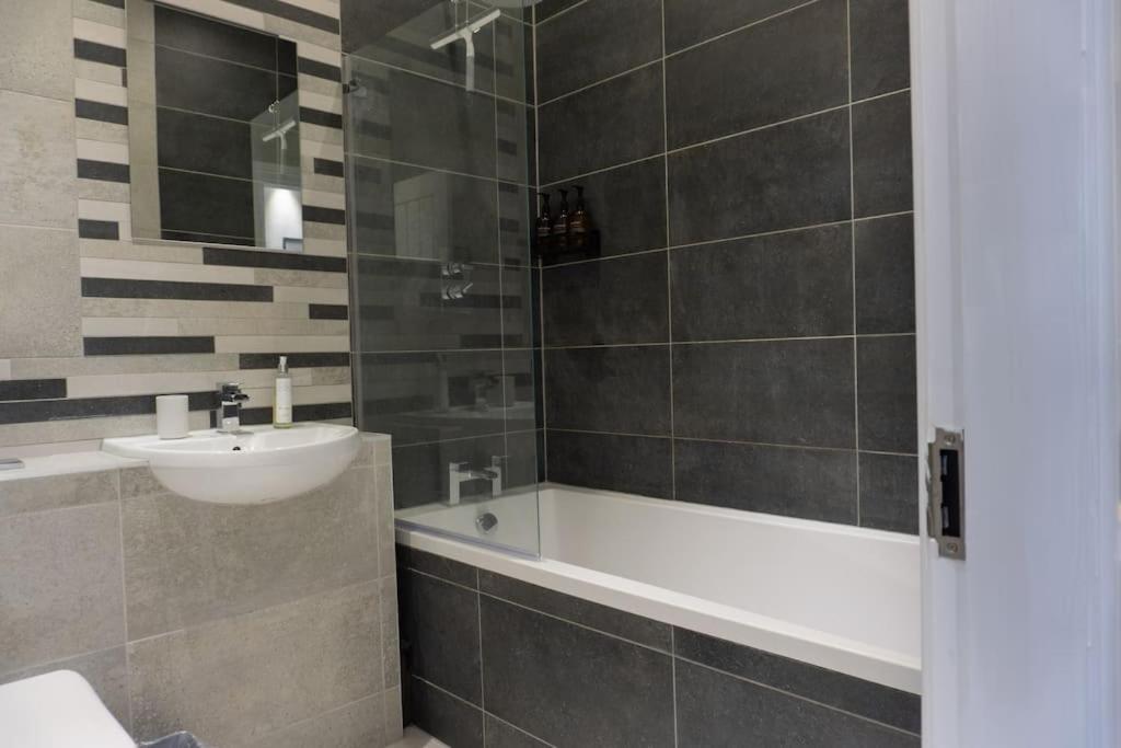 Spacious Apartment In City Centre - Free Parking Nottingham Exteriör bild